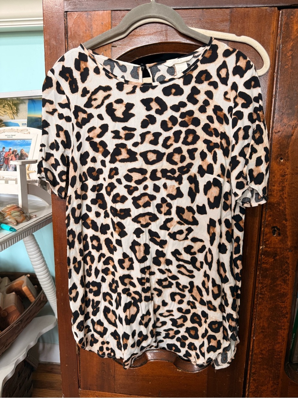 H&M Women’s Relaxed Fit Leopard Print Short Sleeve Blouse  Size 8